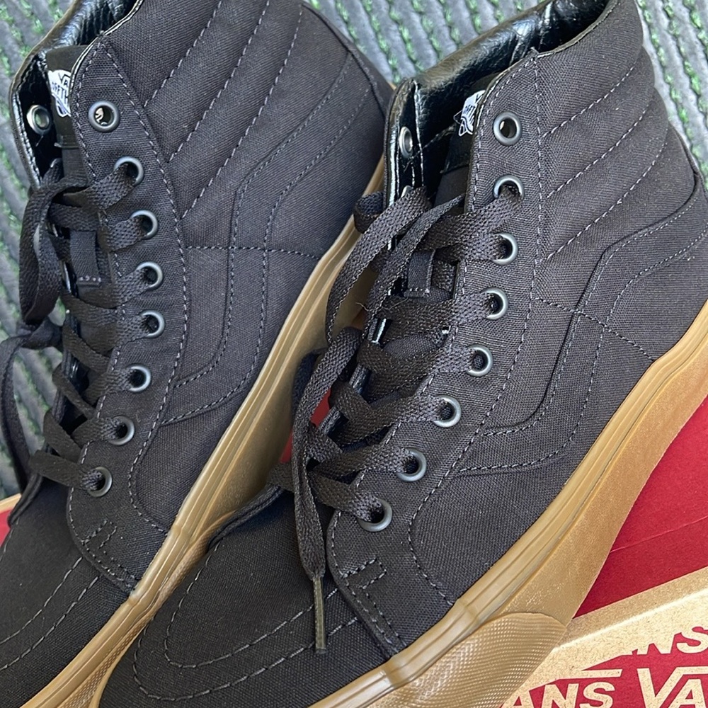 Vans Men’s Sk8-Hi Reissue (Canvas Gum) Black/Lghtgm
VN0A2XSBL0D
Sneakers - Picture 8 of 16